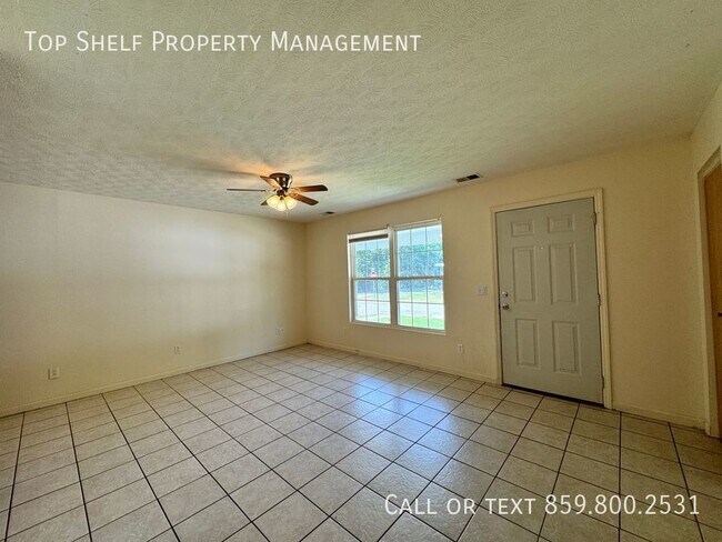 Building Photo - 2 Bedroom Duplex in Frankfort!