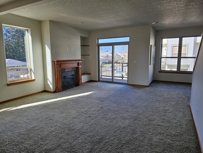 Building Photo - 511 NE 84th Cir