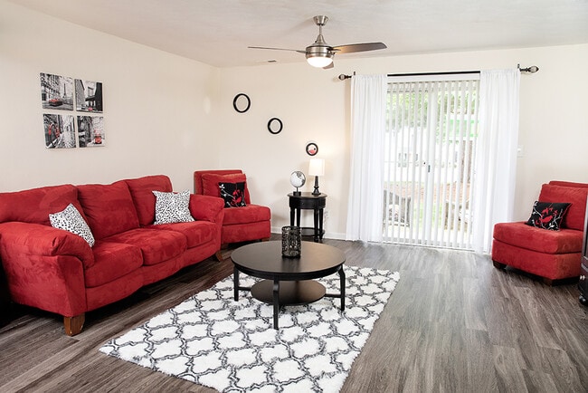 Foto del edificio - Beachwood Park Apartments and Townhomes