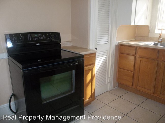 Building Photo - 2 br, 1 bath Apartment - 94-96 Oakland Ave