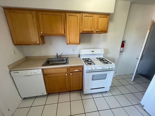 Building Photo - Available July 1, 2024; Lease ends June 28...