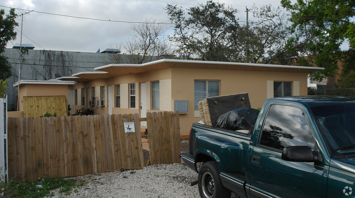 Foto principal - 5806 Dawson St
