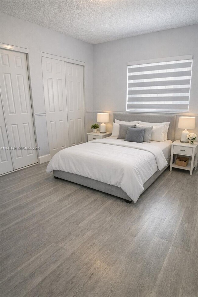 Building Photo - 10000 NW 80th Ct