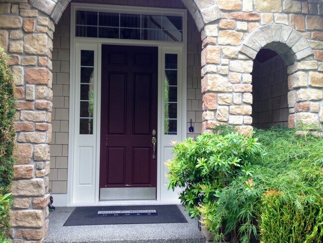 Main Entry - 1101 270th Pl SE
