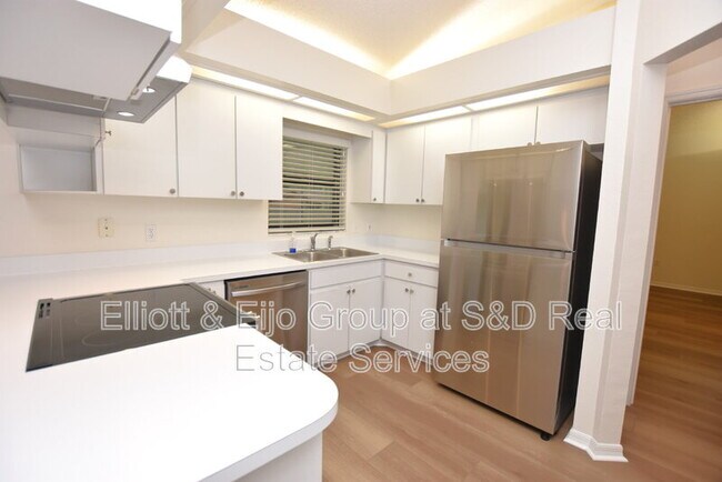 Foto del edificio - 2220 Maple Hill Ct