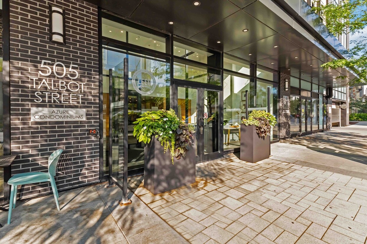 Photo principale - AZURE Luxury Condo Living * Downtown* 2 Be...