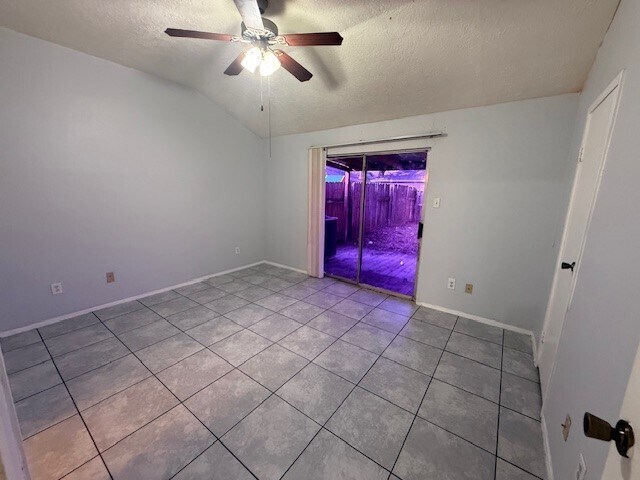 Foto del edificio - 22106 Moss Falls Ln