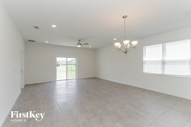Building Photo - 560 Crown Rose Dr