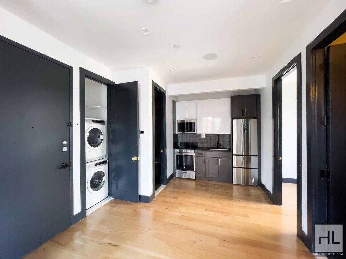 Primary Photo - Convenient South Slope Location / Modern 3...