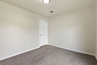 Building Photo - 303 Gans St