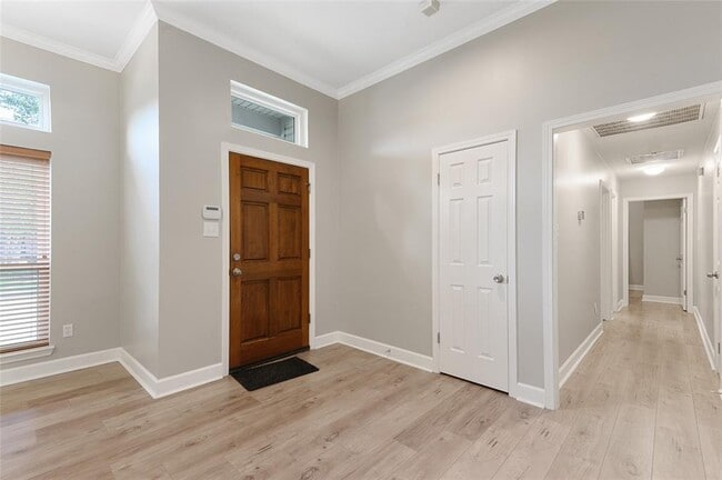 Foto del edificio - 10335 Emerald Oaks Dr