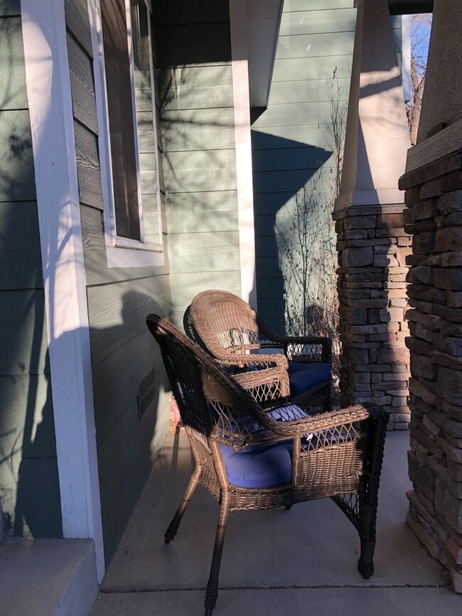 Foto del edificio - Charming 2br 1.5ba Two Level Condo in Dist...