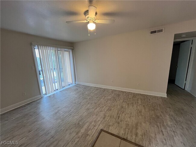 Foto del edificio - 2885 Winkler Ave