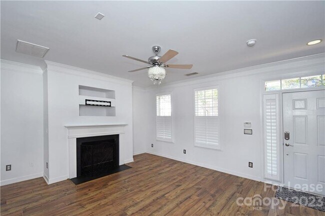 Foto del edificio - 3 Bedroom Townhouse in Mooresville