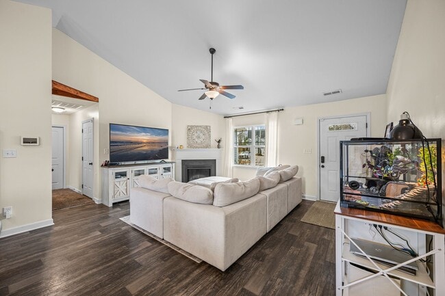 Foto del edificio - 215 Timber Jack Ct