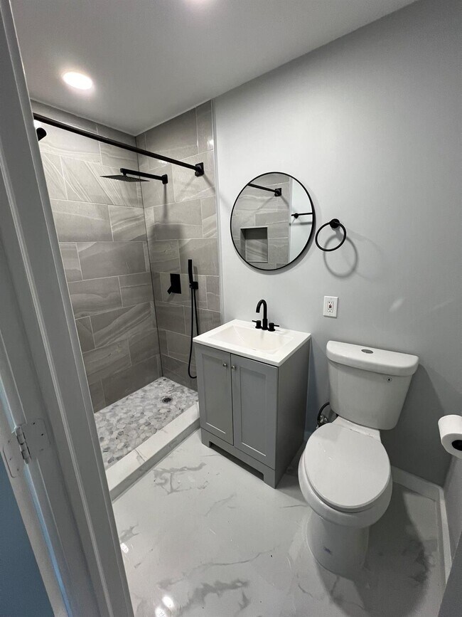 Foto del edificio - 285 NE 43rd St