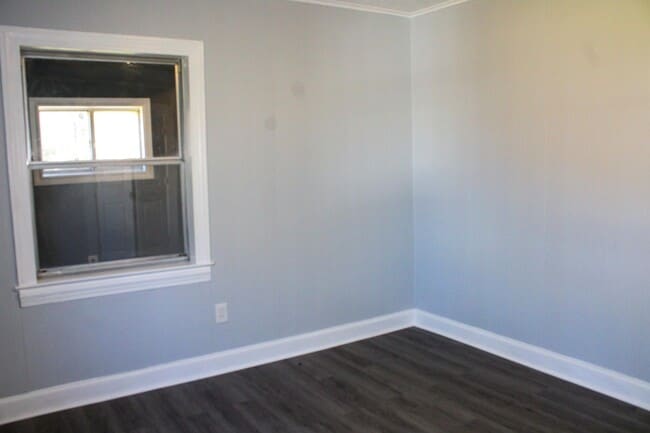 Building Photo - 603 39th St W