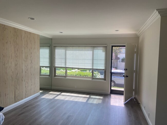 Building Photo - 2196 Dawn Ct