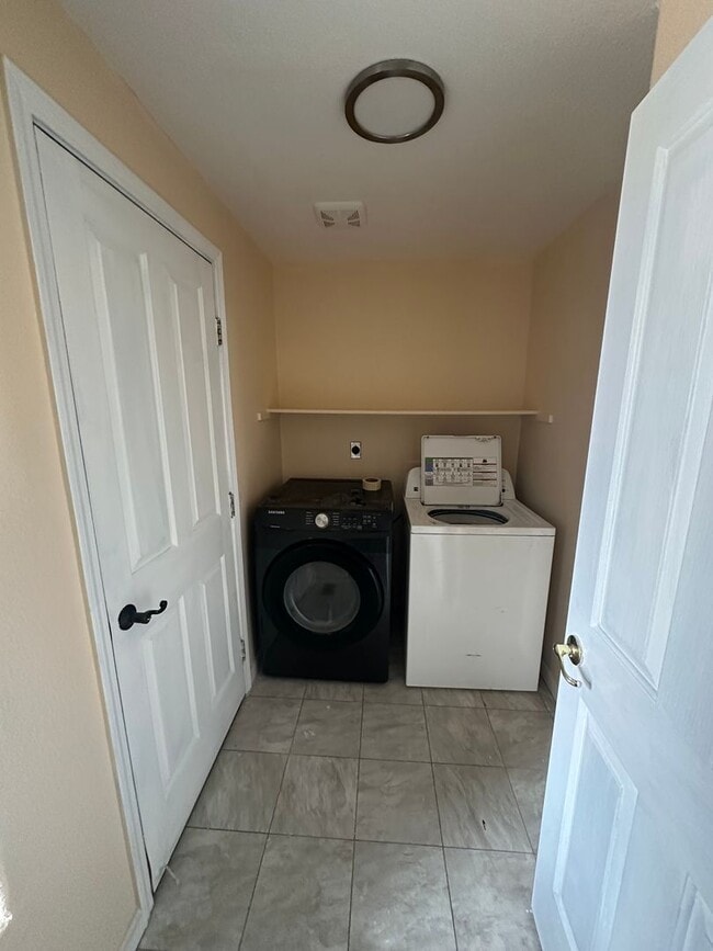 Building Photo - Fully Furnished Home for rent in Fernley, ...