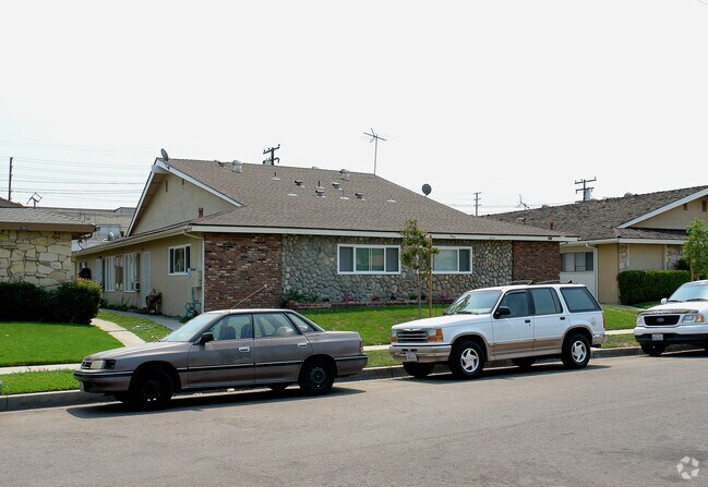 Building Photo - 1021 N Shattuck Pl
