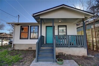 Building Photo - 2717 Santa Rosa St