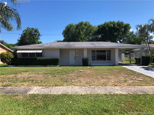 Building Photo - 514 E Redwood Dr