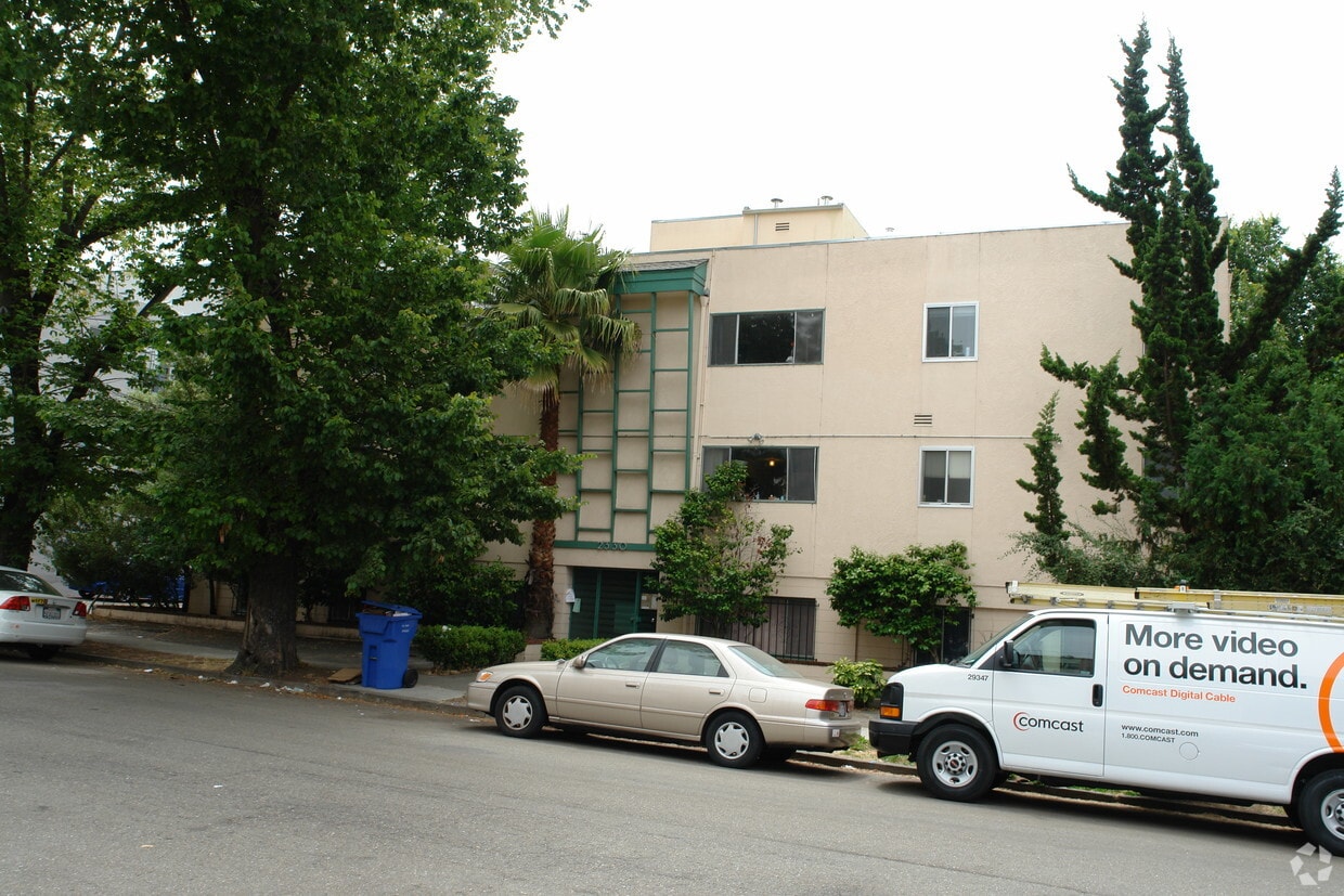 Building Photo - 2330 Blake St
