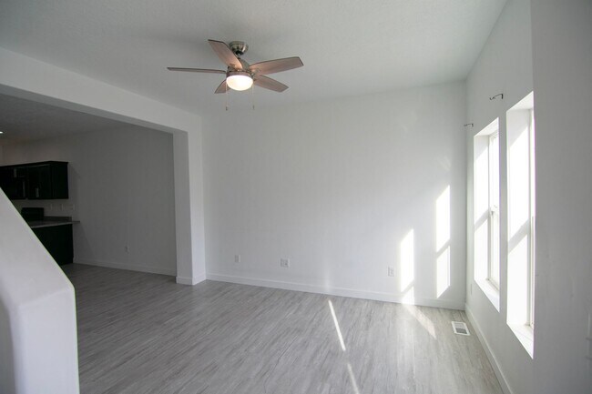 Building Photo - Gorgeous Modern Townhome, Now Leasing!