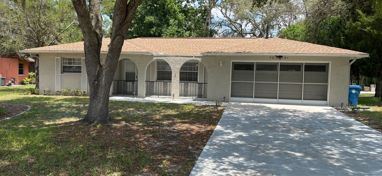 Foto principal - Remodeled 2 bedroom, 2 bath, 2 car garage ...