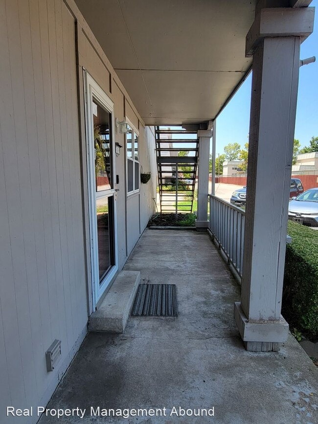 Building Photo - 2 br, 2 bath House - 6718 S Lewis Ave, Uni...