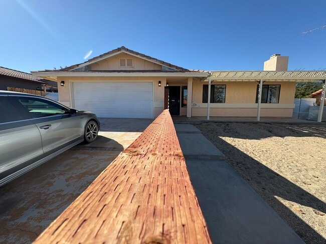 Building Photo - Spacious 3 Bedroom 2 Bathroom Home with Solar