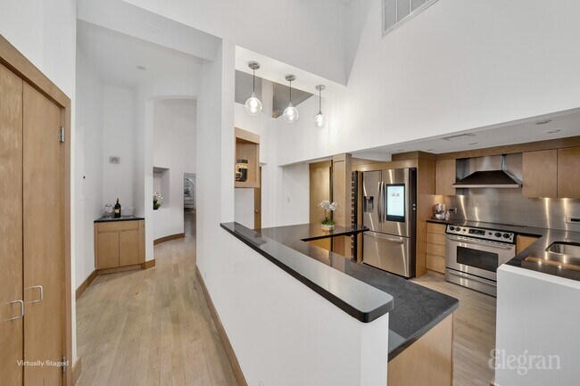 Foto del edificio - 235 E 49th St