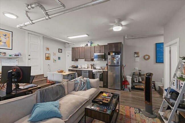 Foto del edificio - 2348 W Addison St