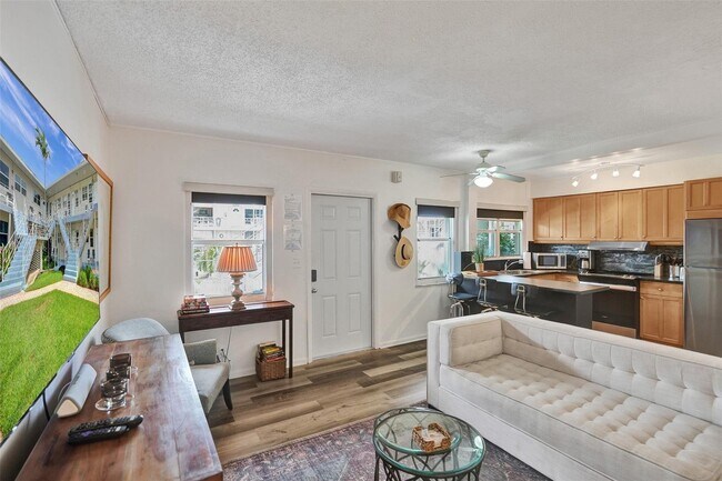 Foto del edificio - 741 Bayshore Dr