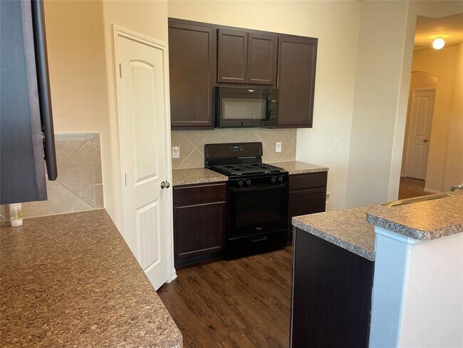 Foto del edificio - 10647 Jordan Heights Dr