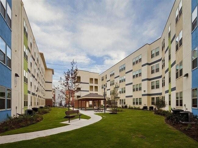 Building Photo - 703 N San Marcos