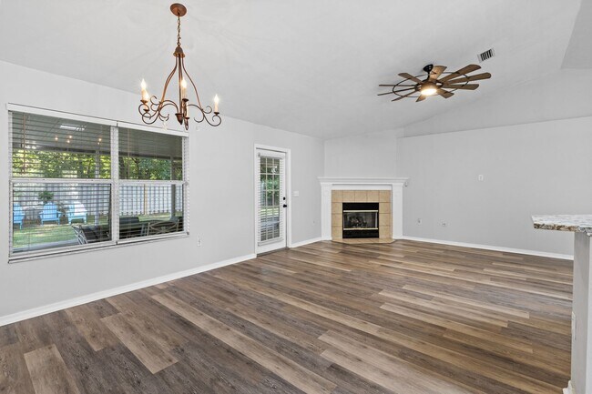 Foto del edificio - Experience a breezy lifestyle in the conve...