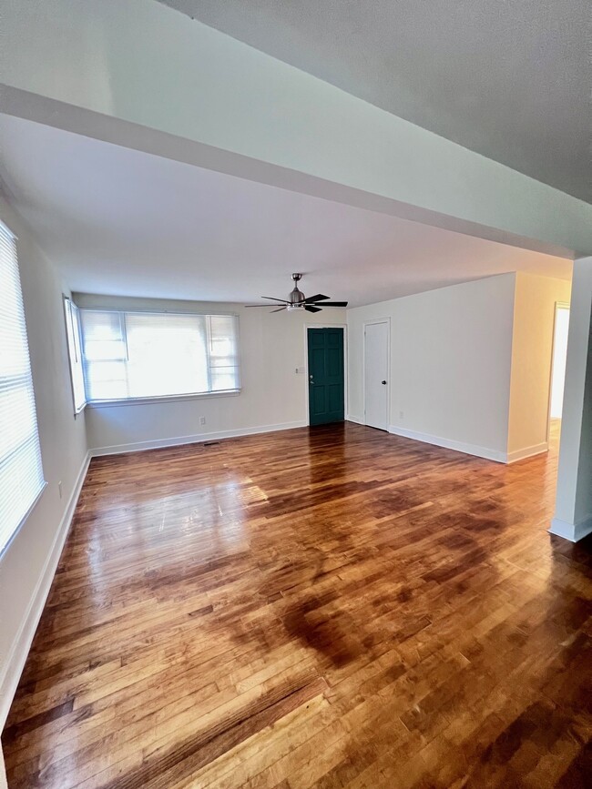 Building Photo - 704 Chevis St