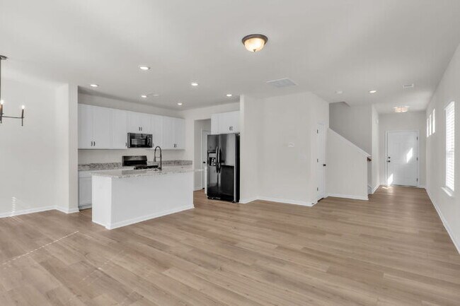 Foto del edificio - New Construction 3BR Townhome with Loft & 2-Car Garage in Downtown Travelers Rest