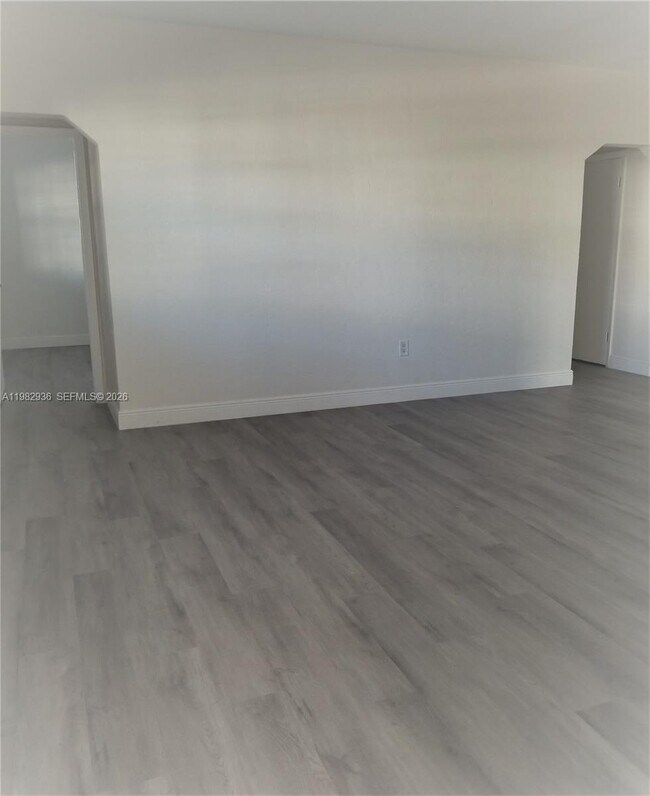 Foto del edificio - 7510 Carlyle Ave