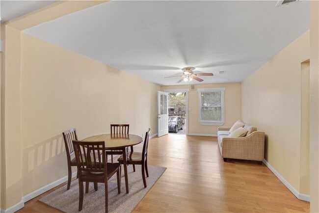 Building Photo - 695 Trout St