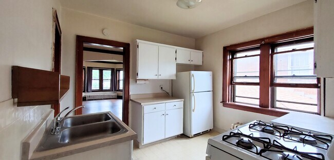 Building Photo - 316 S Hunter Ave