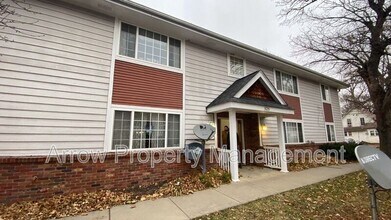 Building Photo - 525 Oak Rd