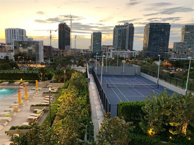 Foto del edificio - 501 NE 31st St