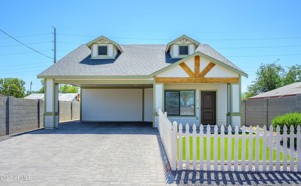 Foto principal - 274 N Delaware St