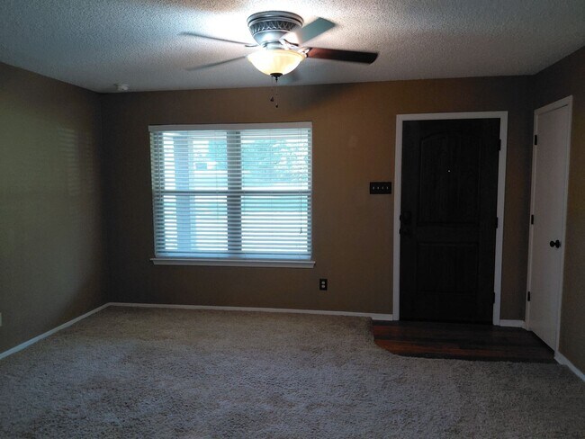 Building Photo - 4/2 located in Weatherford with Huge shop!