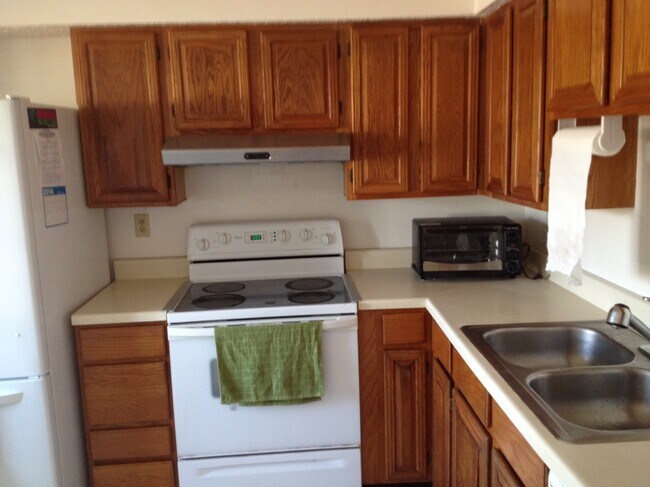 Kitchen - 7176 Glenmeadow Ct