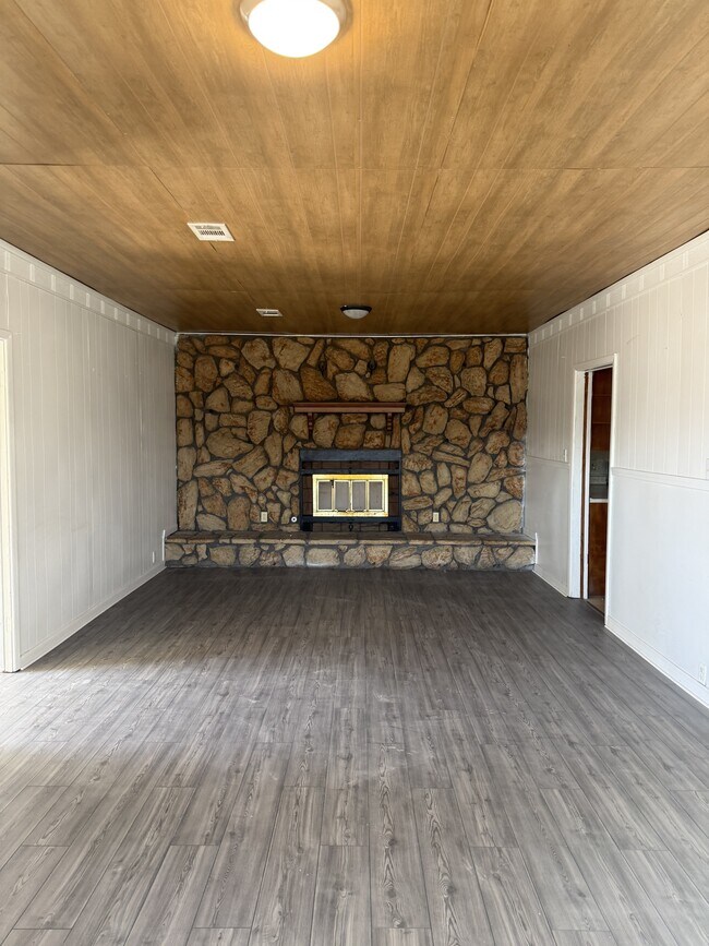 Foto del edificio - 114 S Ash