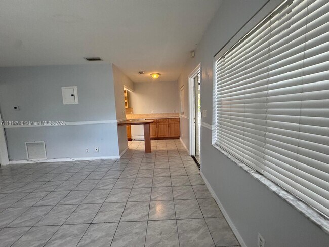Foto del edificio - 1522 NE 34th Ct