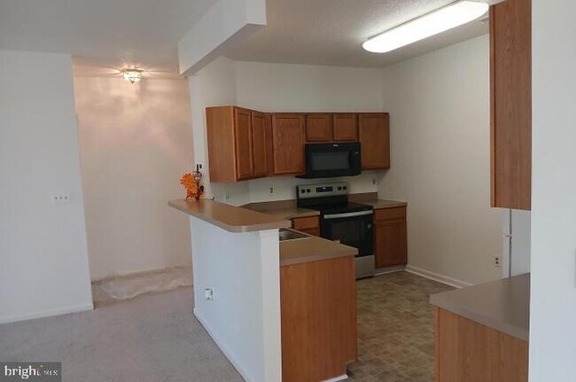 Building Photo - 7201 Bogley Rd